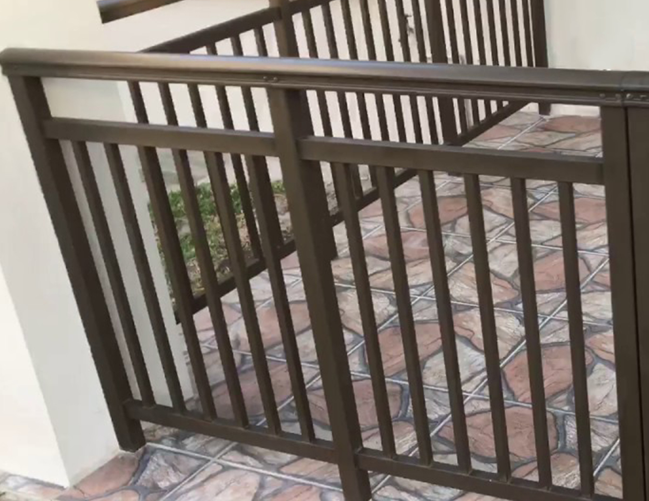 Aluminium & Glass Centre Ballustrade