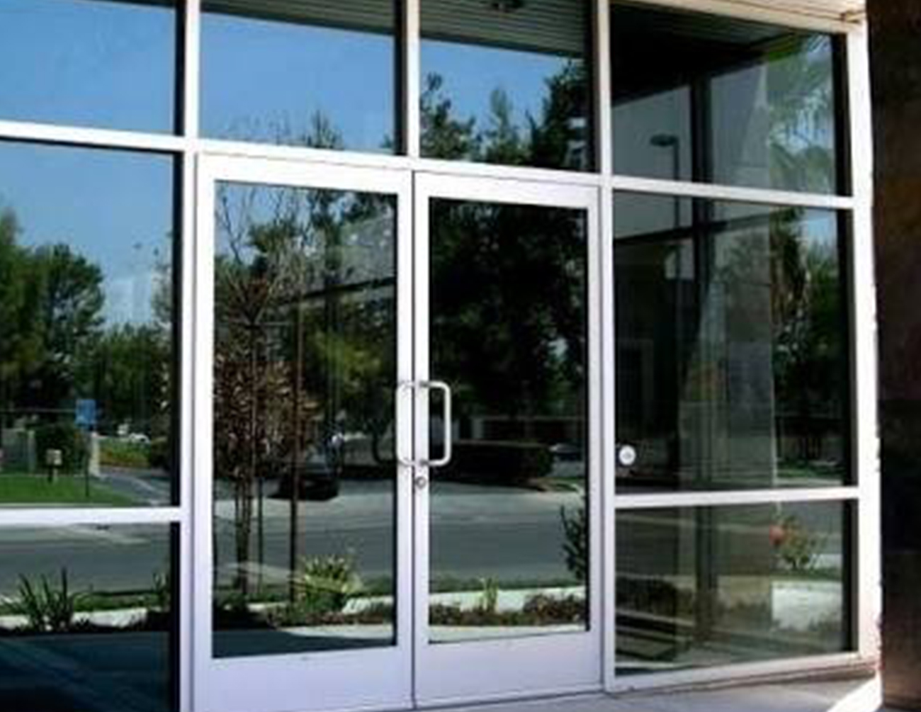 Aluminium & Glass Centre Shopfront