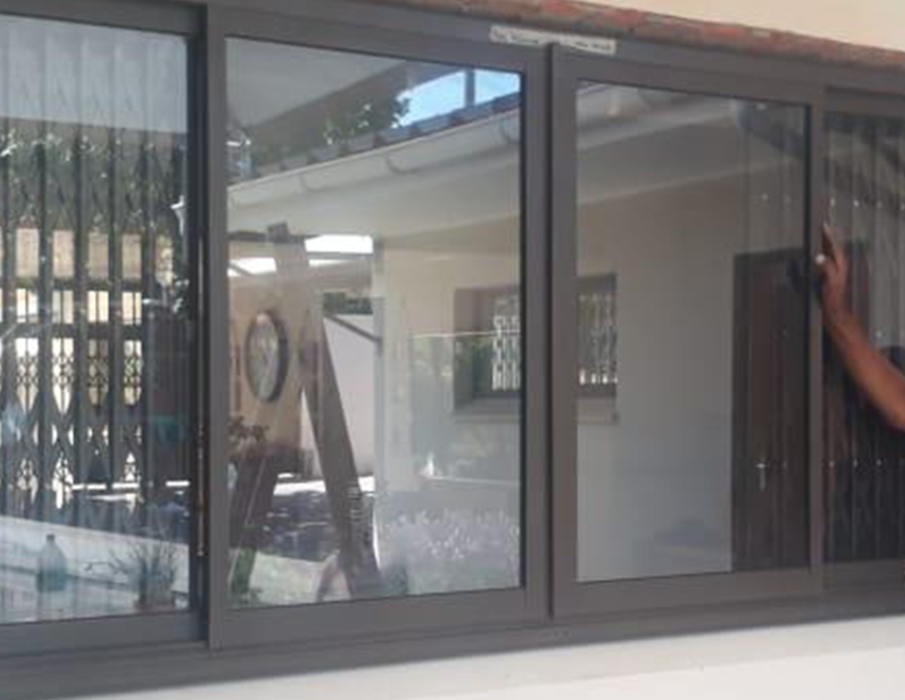 Aluminium & Glass Centre Glass